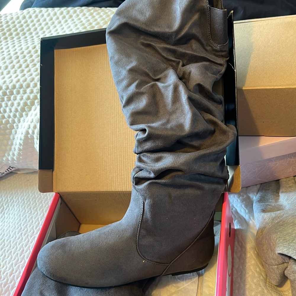 Ladies, Charlotte Russe, Knee-high boots, flat sole in the color gray.